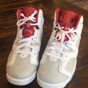 SOLD🌟🌟Jordan’s Retro Boys Size 7Y